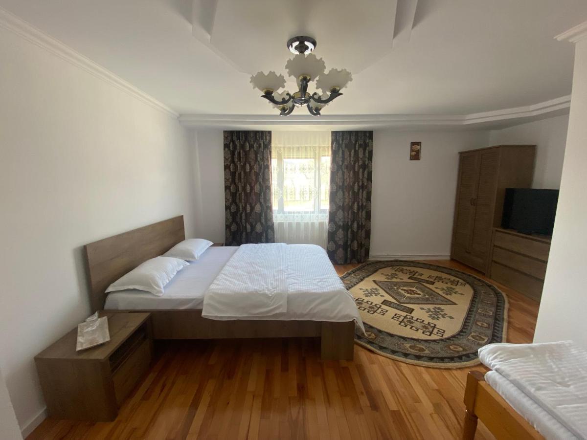 Hotel Casa Laur à Mînăstirea Humorului Extérieur photo