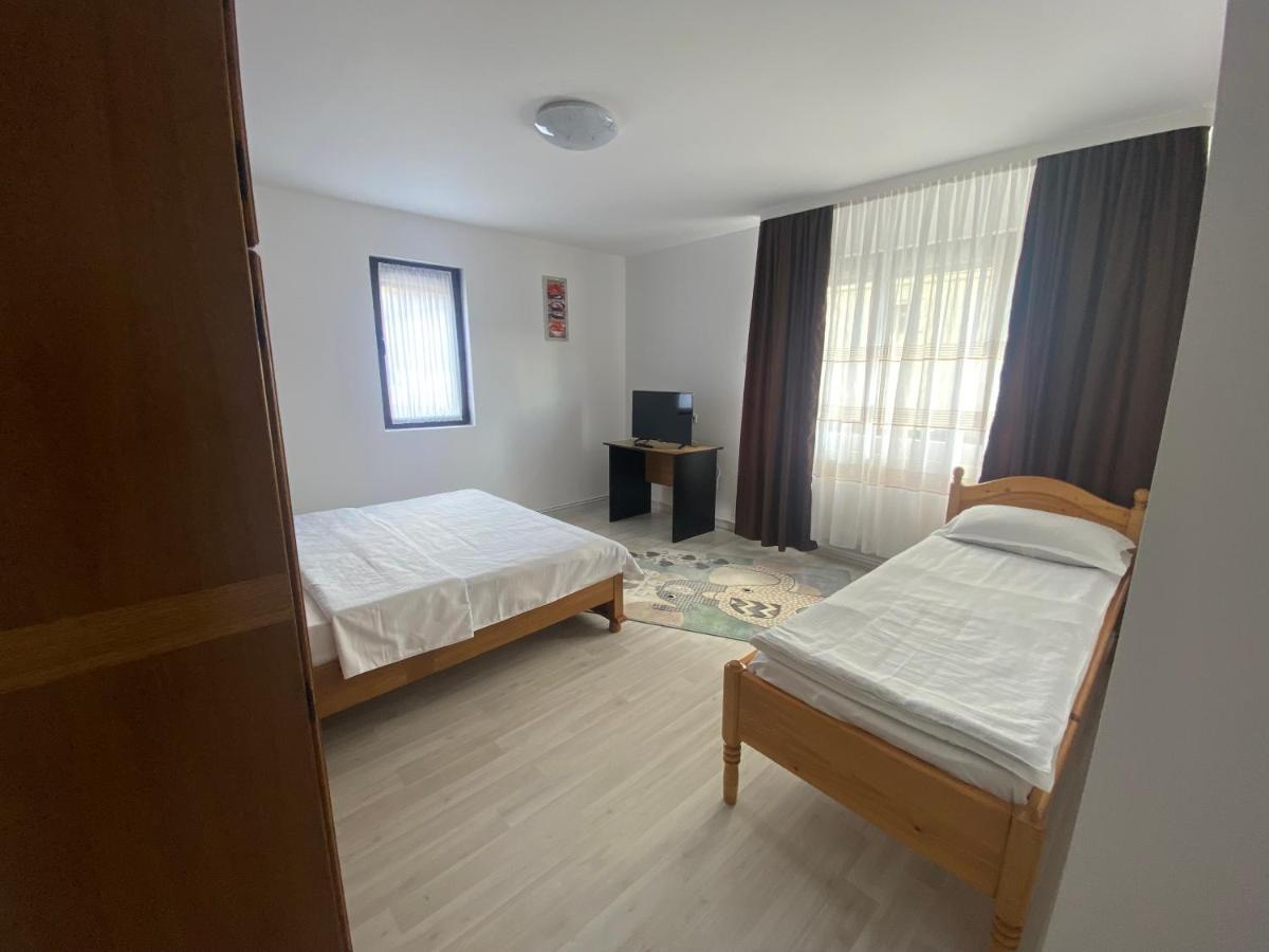 Hotel Casa Laur à Mînăstirea Humorului Extérieur photo